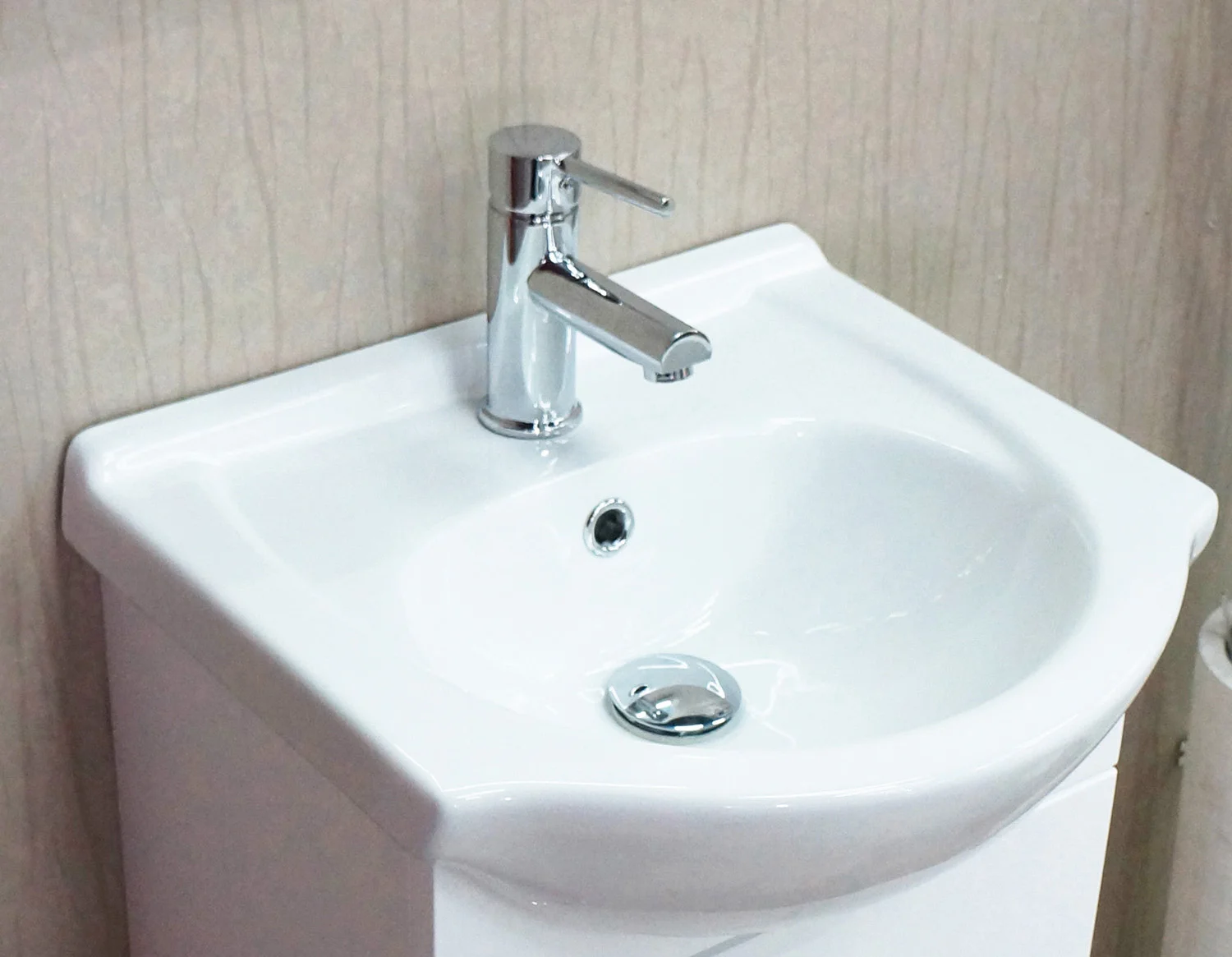 Ceramic Basin 18″ X 14″ - cUPC Certified, Polished Ceramic Finish, Top-Mount Design